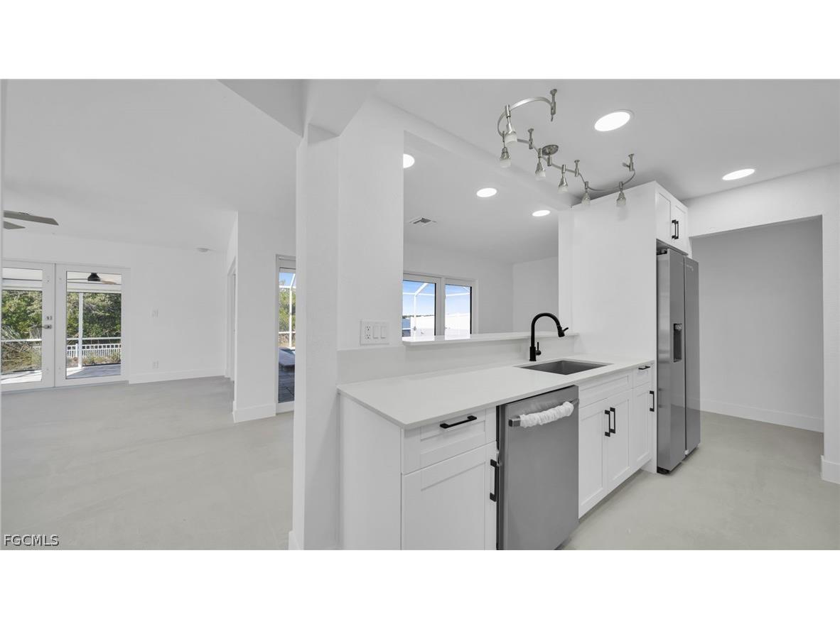 465 Donora Boulevard Fort Myers Beach FL 33931 2026007190 image8