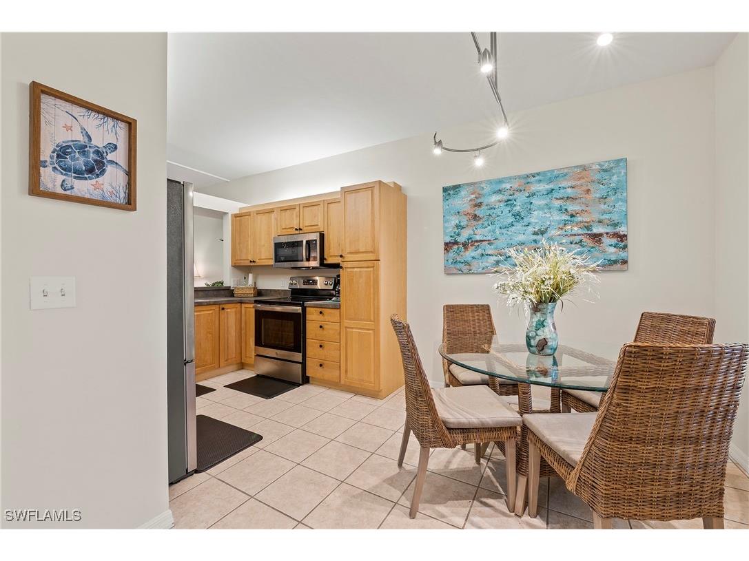 465 Robin Hood Circle #101 Naples FL 34104 225080399 image10