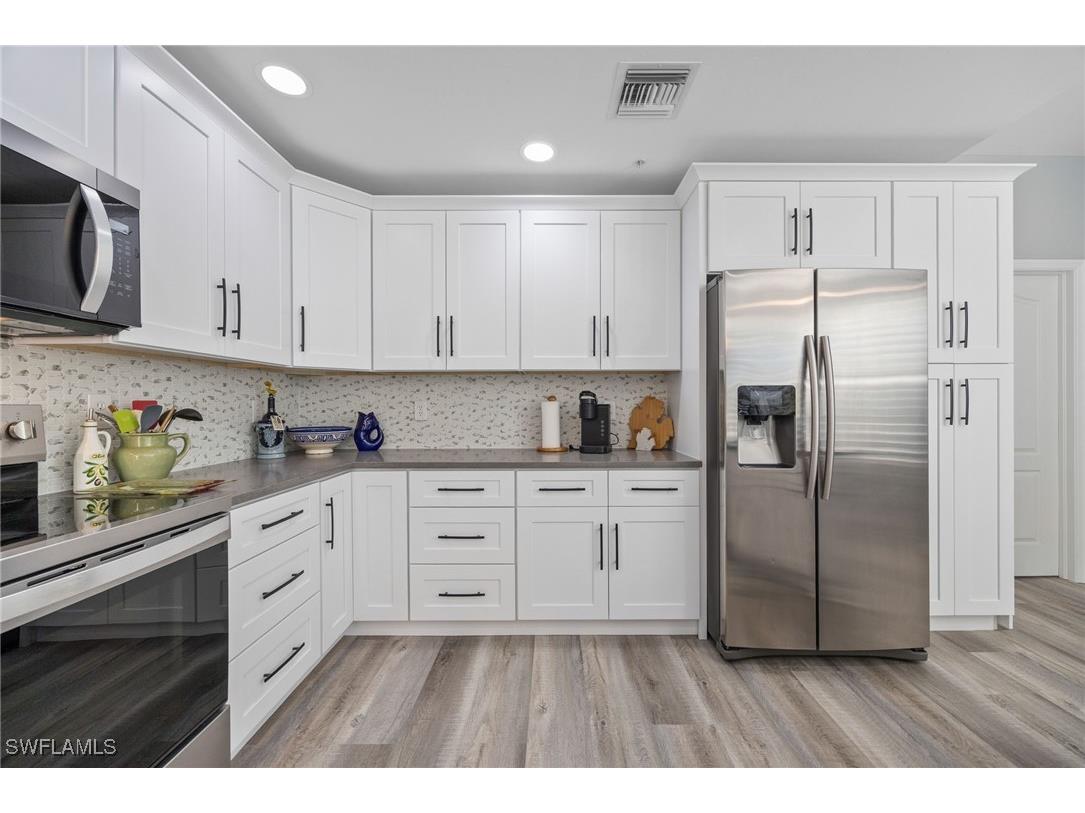 4650 Yacht Harbor Drive #121 Naples FL 34112 225075980 image10