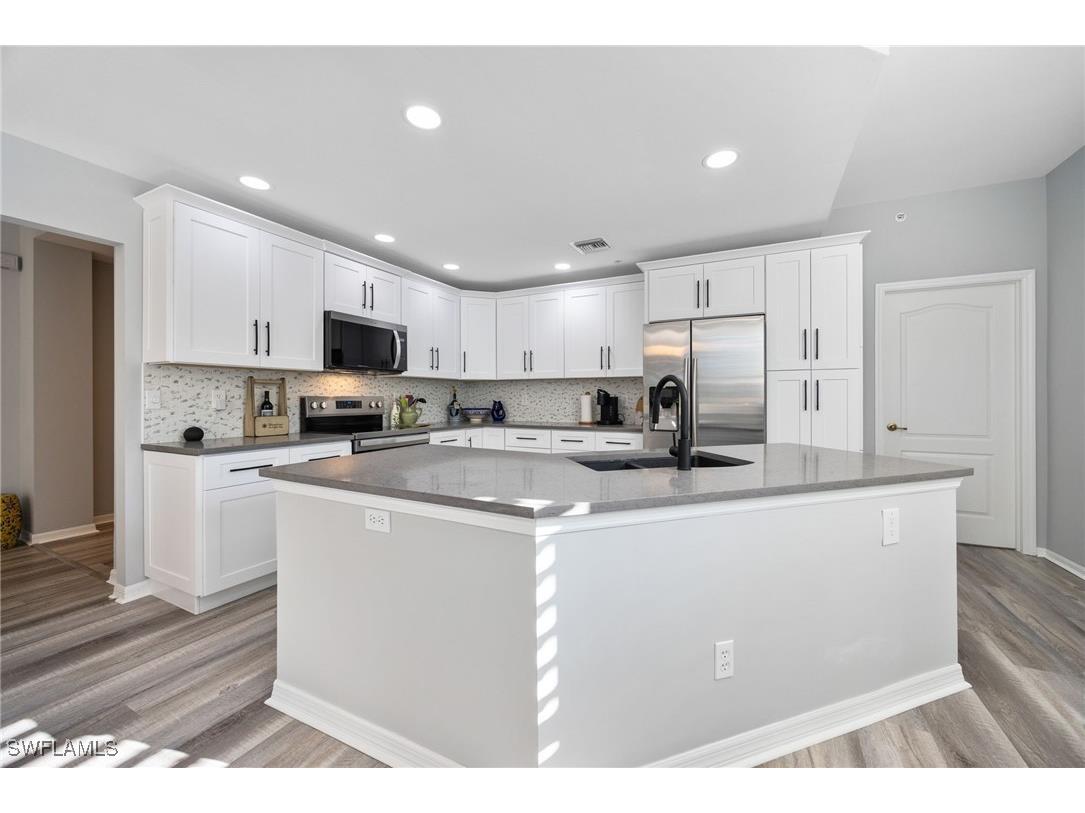 4650 Yacht Harbor Drive #121 Naples FL 34112 225075980 image9