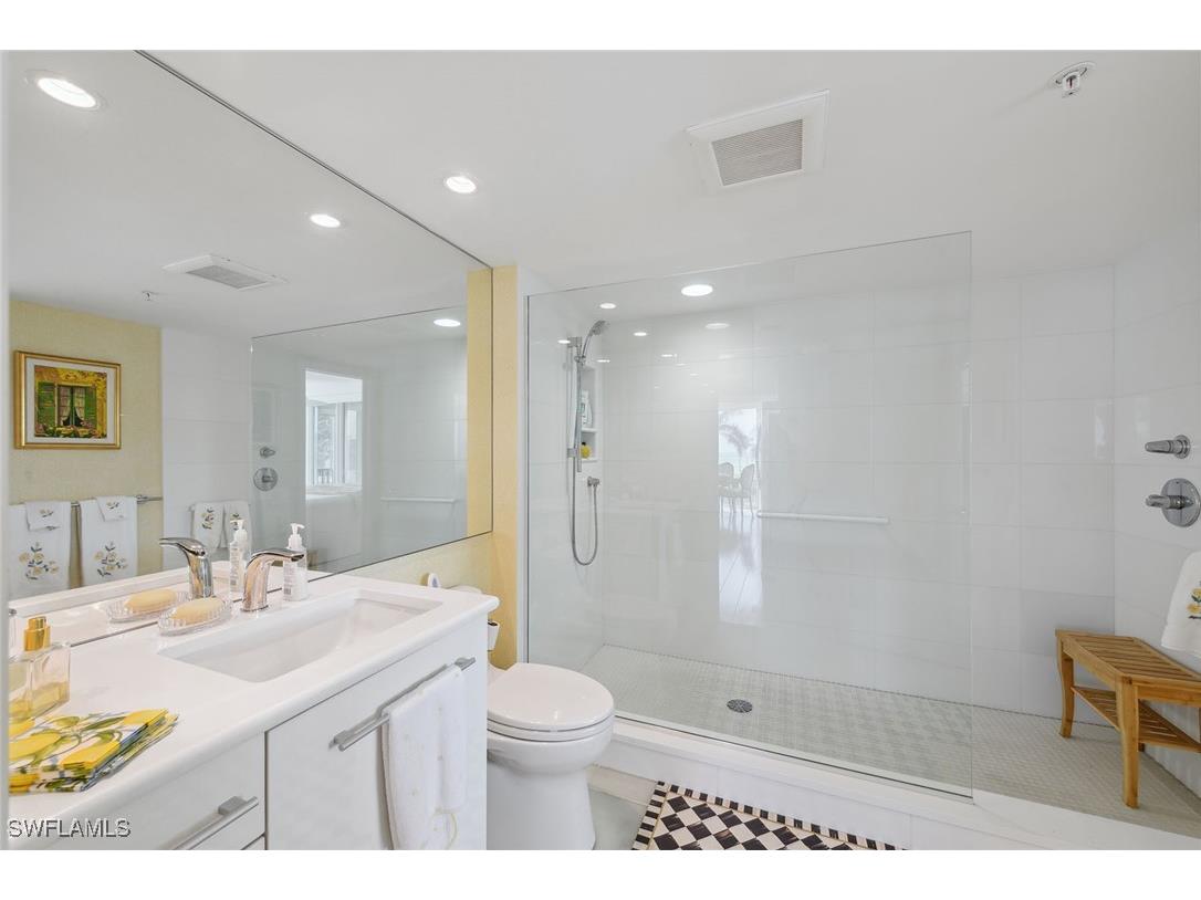 4651 Gulf Shore Boulevard N #101 Naples FL 34103 226005992 image24