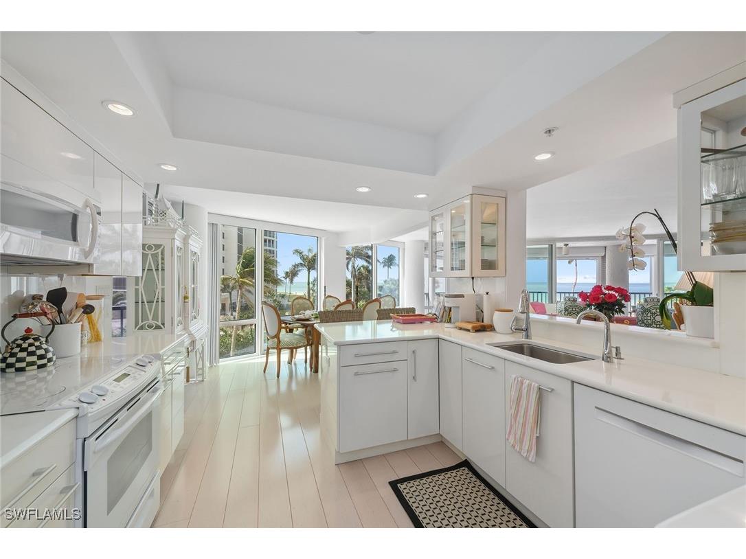 4651 Gulf Shore Boulevard N #101 Naples FL 34103 226005992 image6