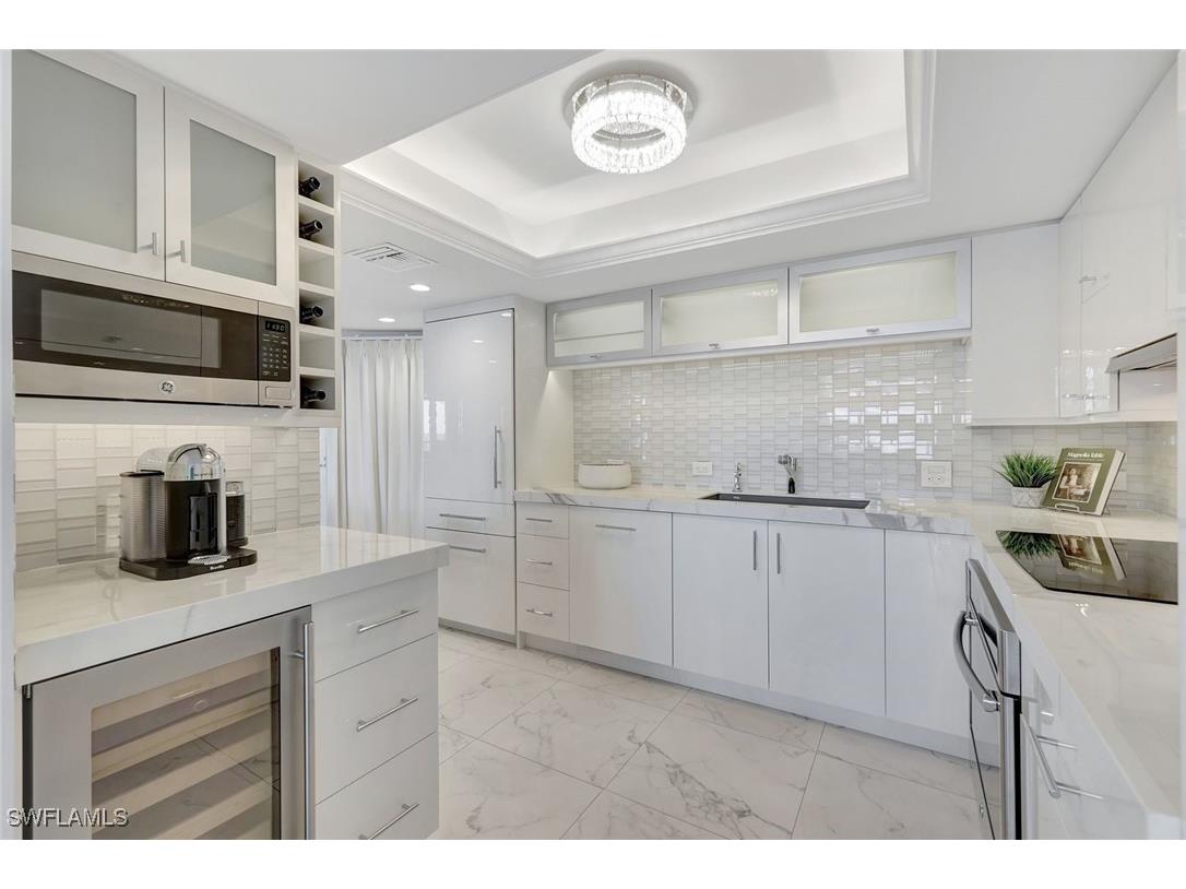 4651 Gulf Shore Boulevard N #806 Naples FL 34103 224086510 image1