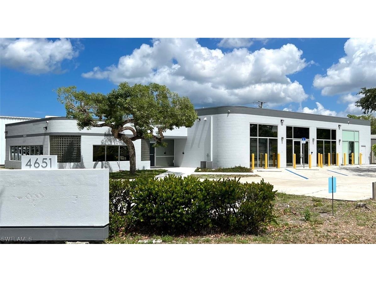 4651 Mercantile Avenue Naples FL 34104 223047392 image1