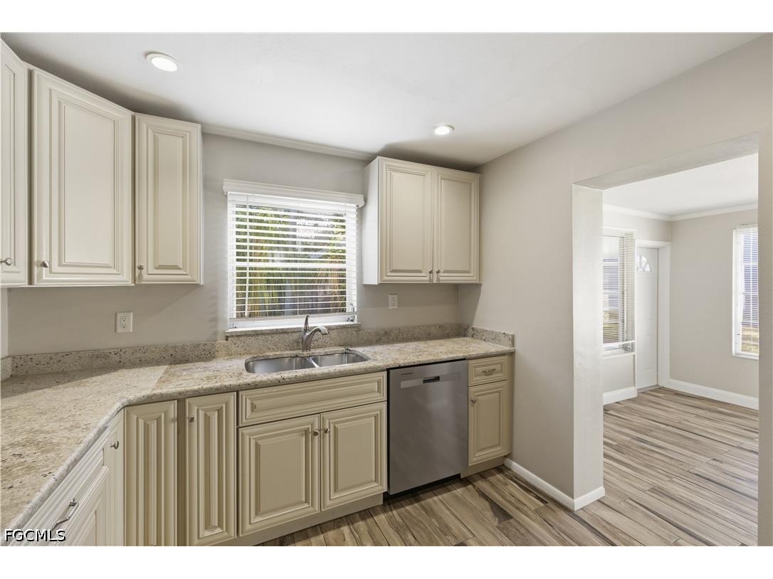 4652 Siesta Circle Fort Myers FL 33901 2026007977 image11