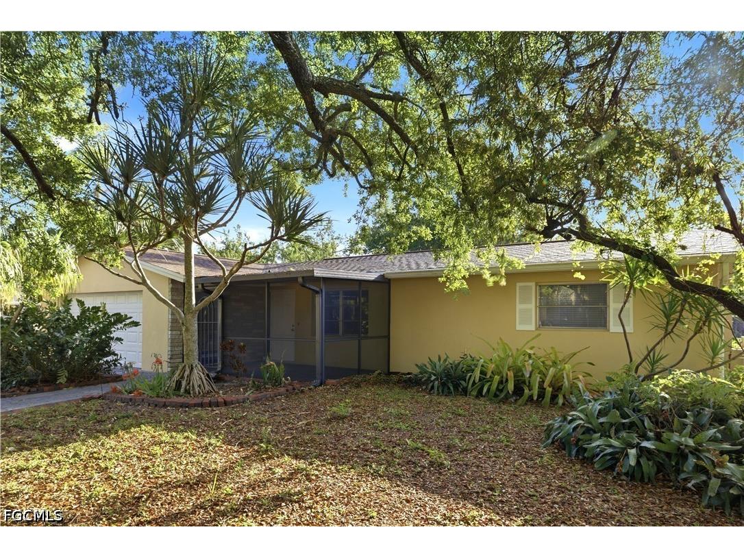 4652 Siesta Circle Fort Myers FL 33901 2026007977 image2