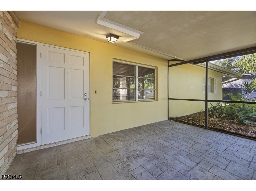 4652 Siesta Circle Fort Myers FL 33901 2026007977 image3