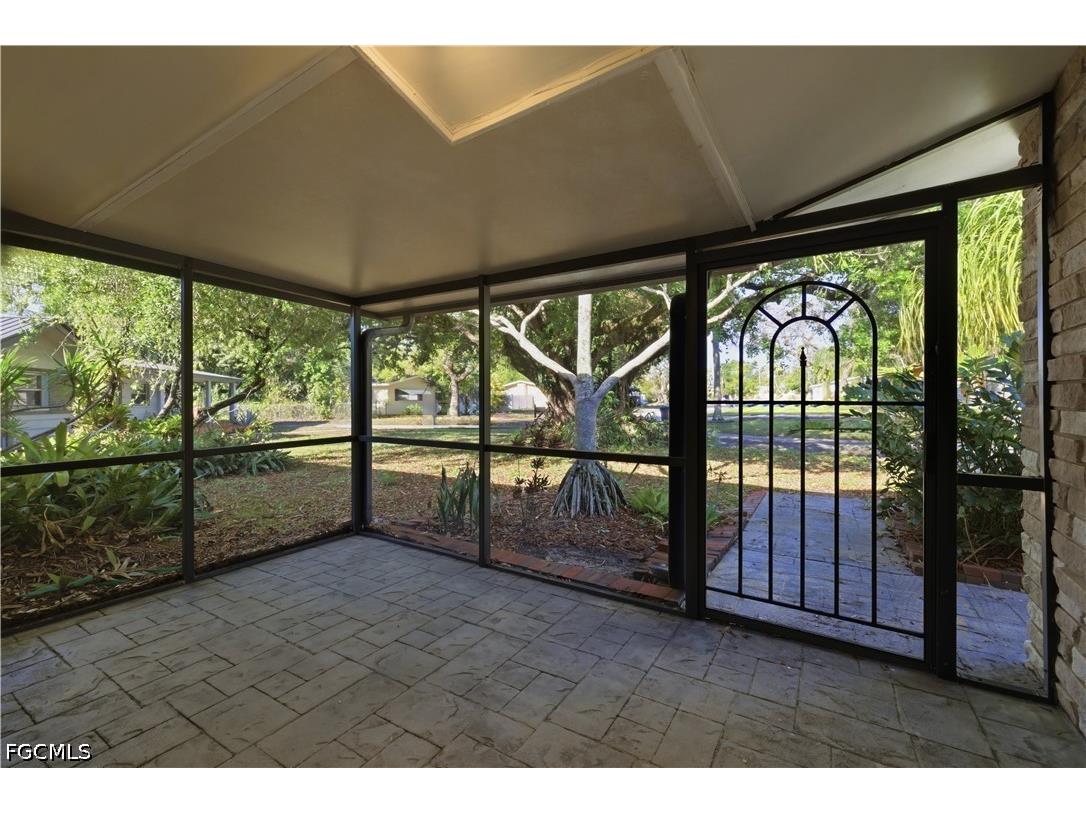 4652 Siesta Circle Fort Myers FL 33901 2026007977 image4