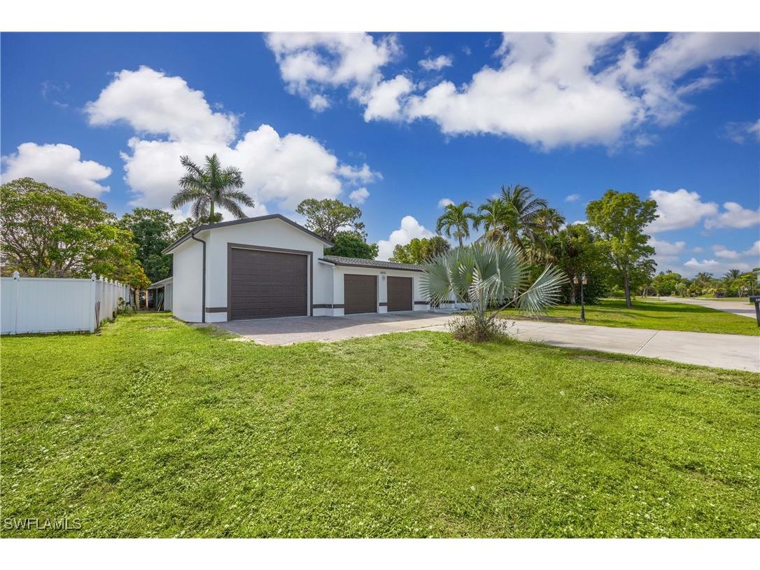 4656 Capri Drive Naples FL 34103 225059310 image2