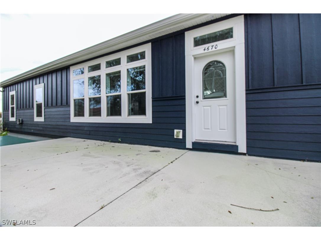 4660 43rd Avenue NE Naples FL 34120 226006654 image2