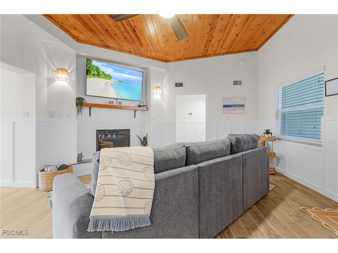 467 Madison Court Fort Myers Beach FL 33931 2025019458 image10