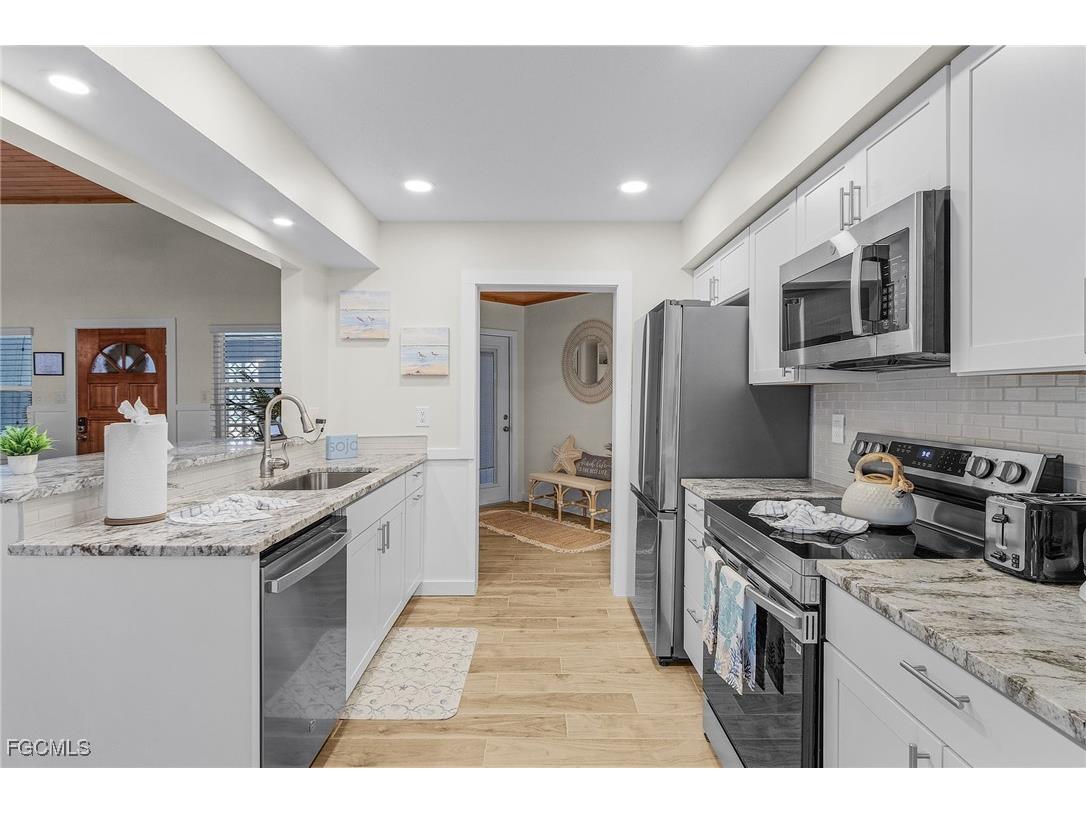 467 Madison Court Fort Myers Beach FL 33931 2025019458 image12