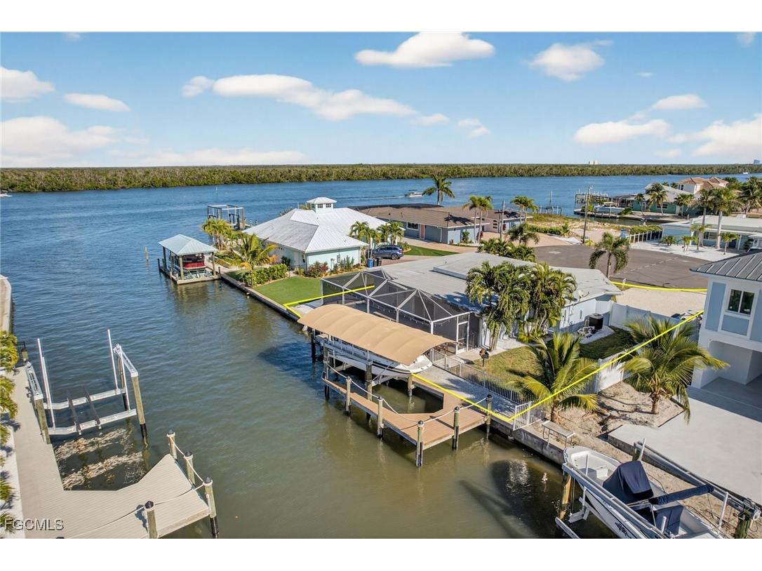 467 Madison Court Fort Myers Beach FL 33931 2025019458 image2