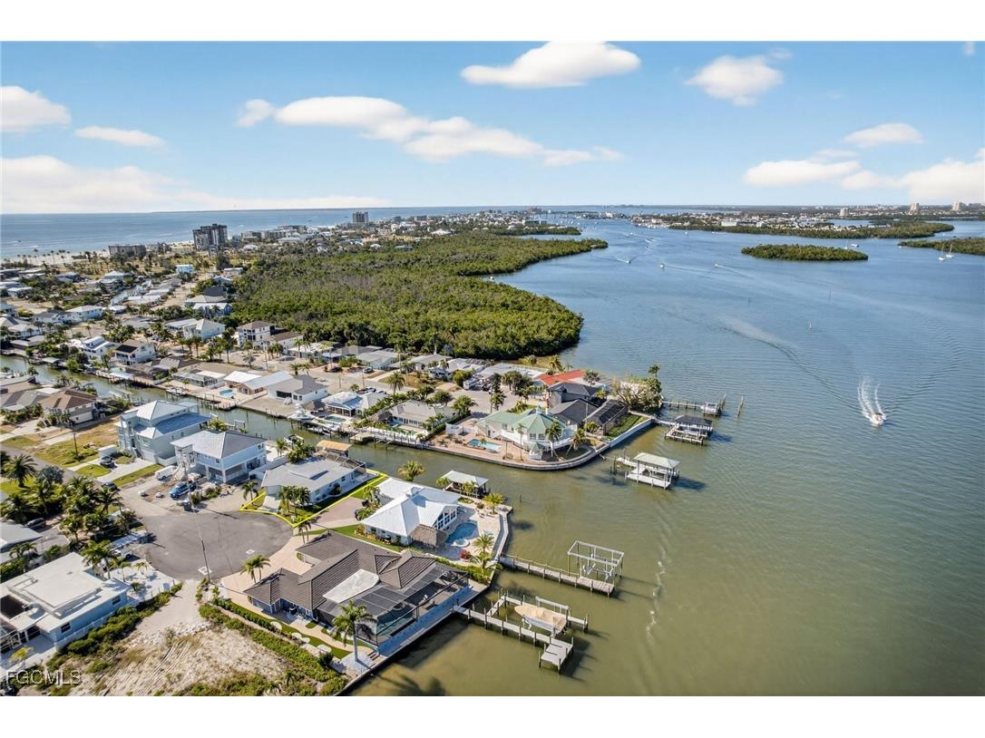 467 Madison Court Fort Myers Beach FL 33931 2025019458 image30