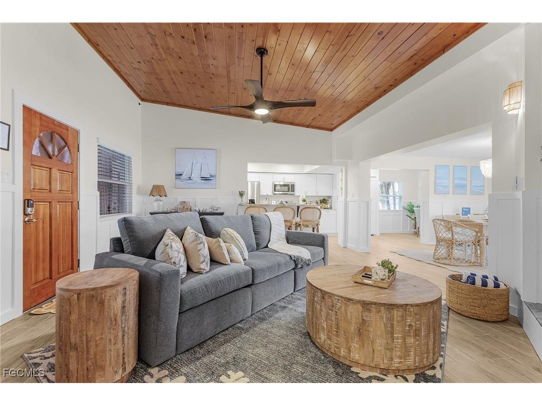 467 Madison Court Fort Myers Beach FL 33931 2025019458 image8