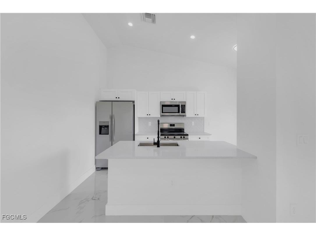 4675/4677 Golfview Boulevard Lehigh Acres FL 33973 2025014323 image5