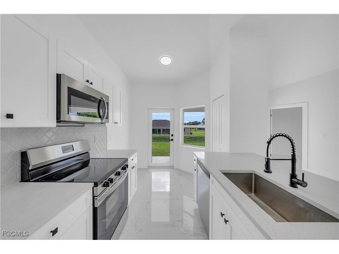 4675/4677 Golfview Boulevard Lehigh Acres FL 33973 2025014323 image7