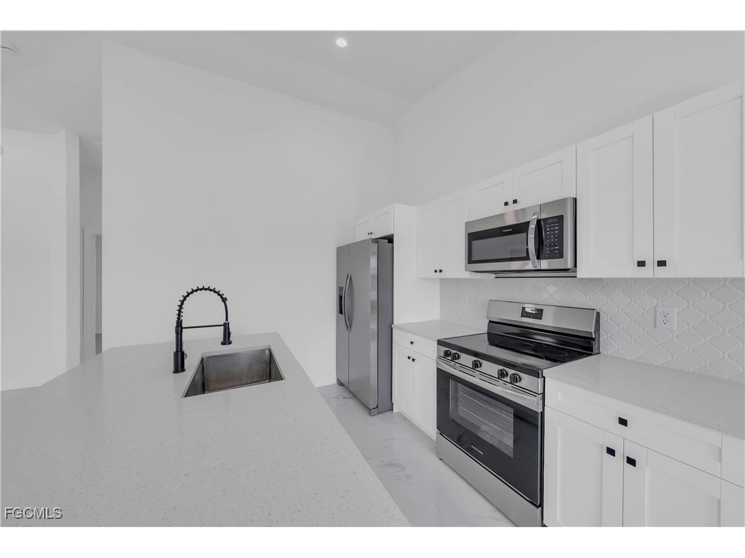 4675/4677 Golfview Boulevard Lehigh Acres FL 33973 2025014323 image8