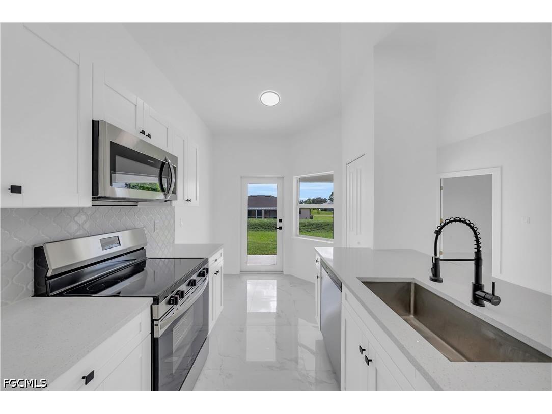 4675-4677 Golfview Boulevard Lehigh Acres FL 33973 2026022048 image7