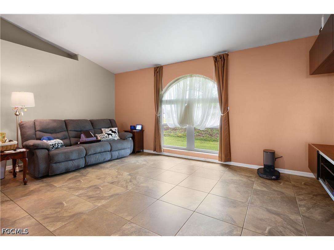 469 NE 1st Place Cape Coral FL 33909 2026024206 image18