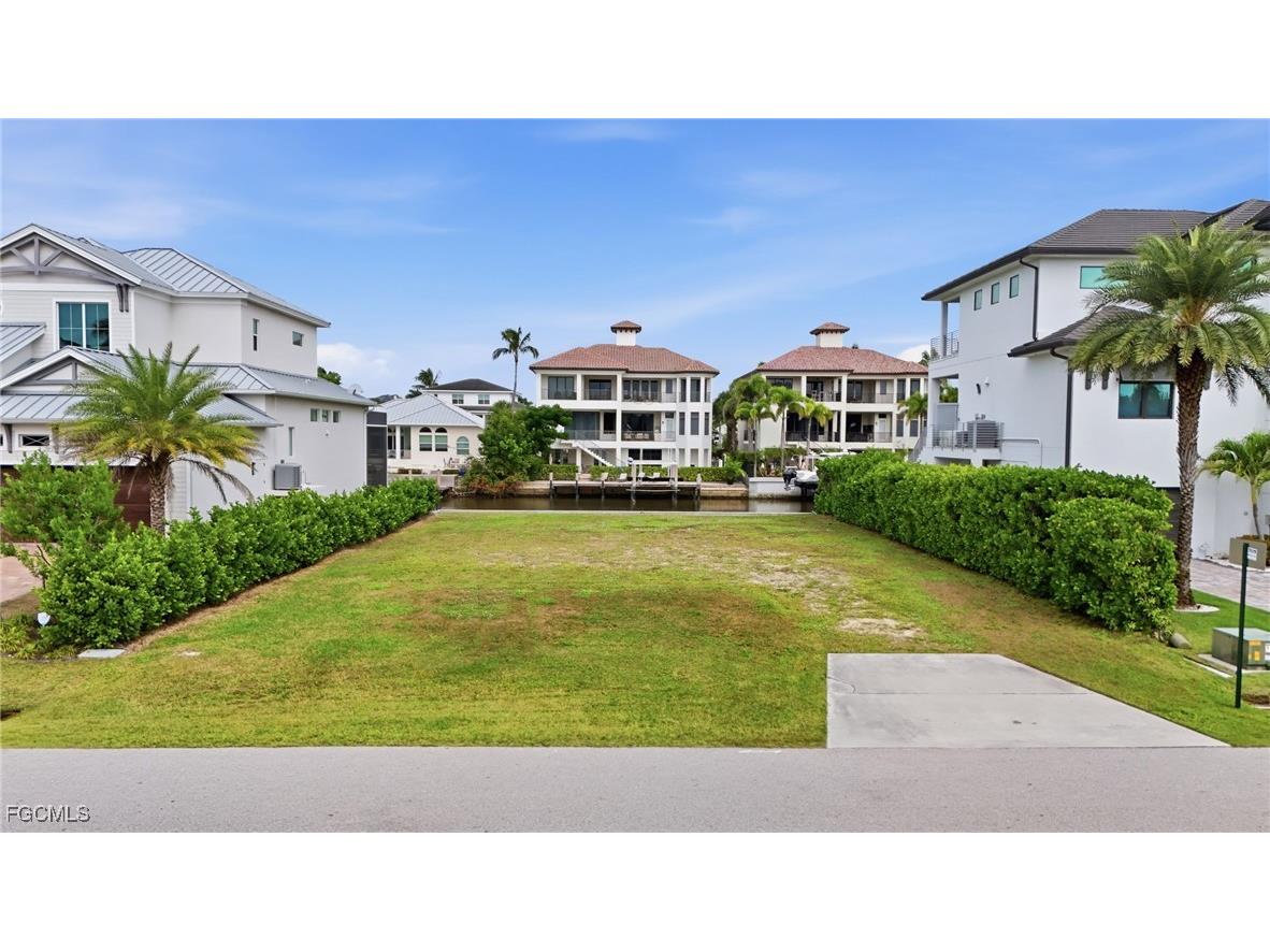 469 Trade Winds Avenue Naples FL 34108 2025017116 image3