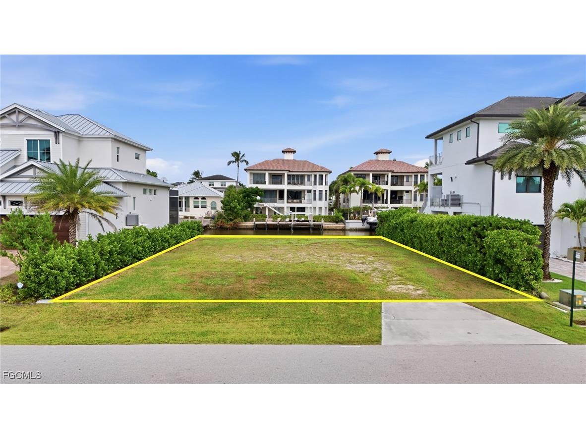 469 Trade Winds Avenue Naples FL 34108 2025017116 image4