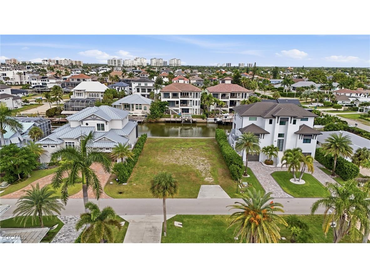 469 Trade Winds Avenue Naples FL 34108 2025017116 image5