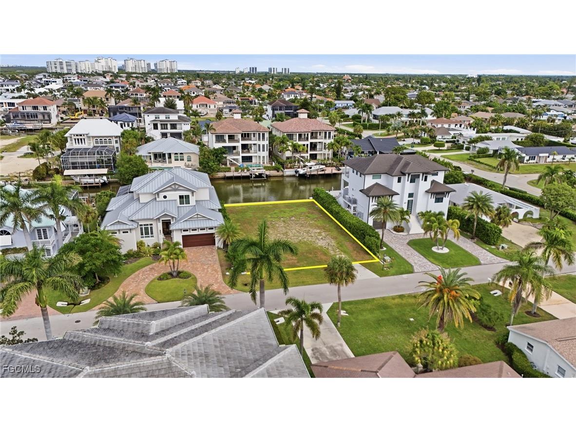 469 Trade Winds Avenue Naples FL 34108 2025017116 image8