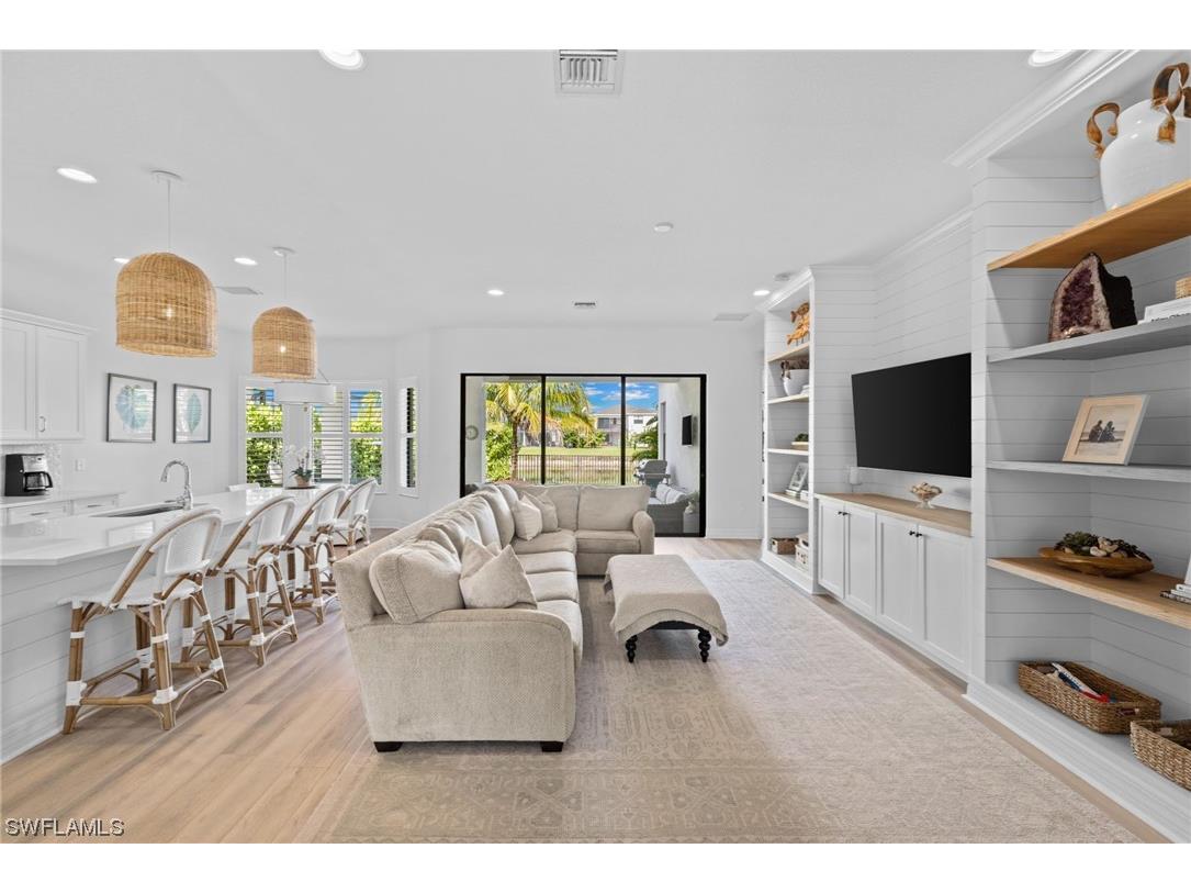 4697 Kensington Circle Naples FL 34119 223053388 image1