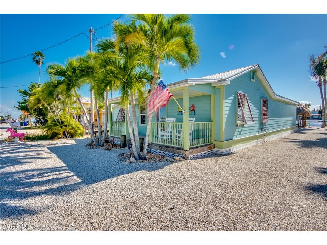 4697 Pine Island Road NW Matlacha FL 33993 223078210 image1