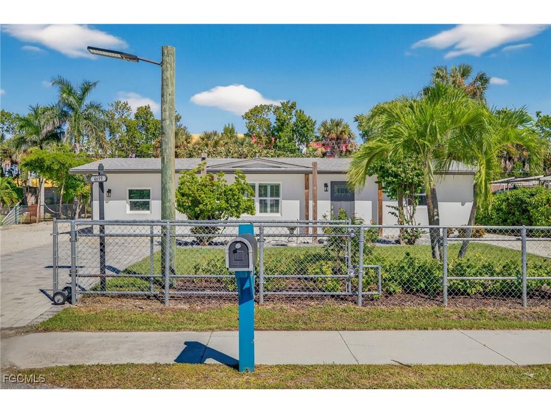 4699 Duera Mae Drive Fort Myers FL 33908 2025014593 image1