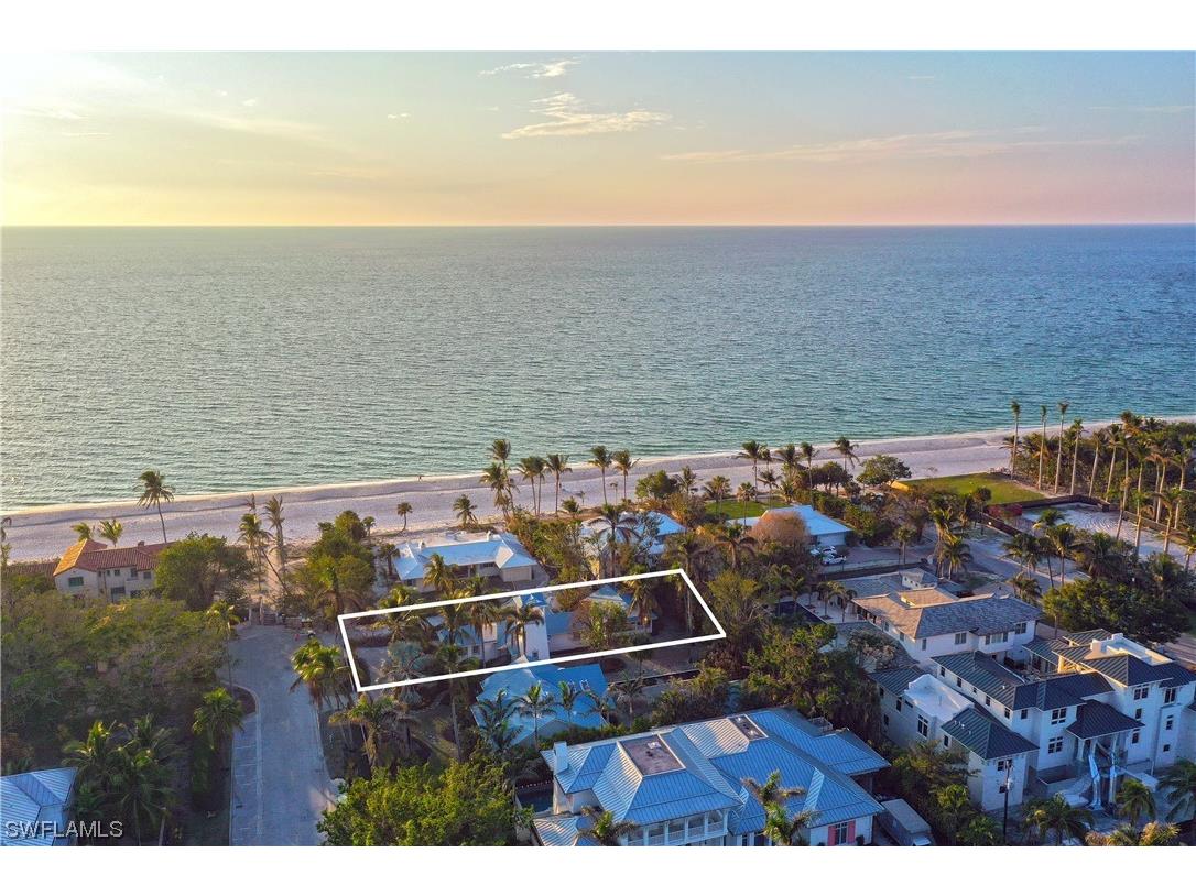 47 8th Avenue S Naples FL 34102 223031865 image1