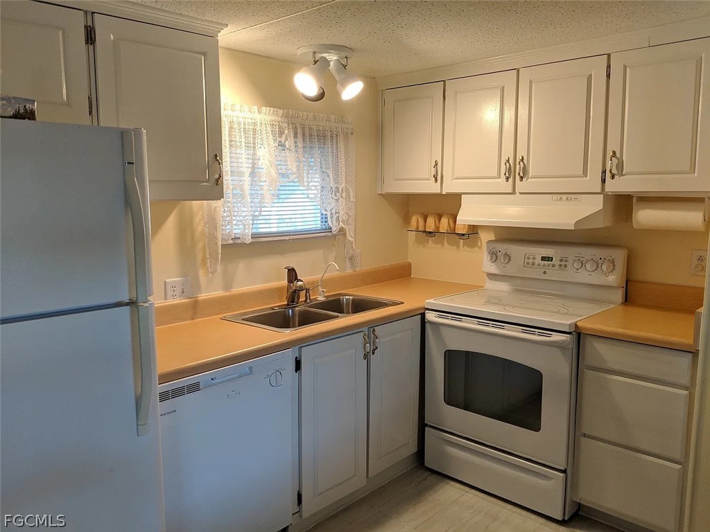 47 Poinsettia Drive Fort Myers FL 33905 2026006942 image5