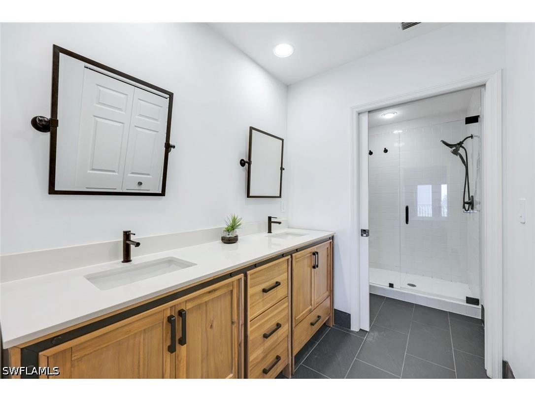 470 Launch Circle #403 Naples FL 34108 226018423 image14