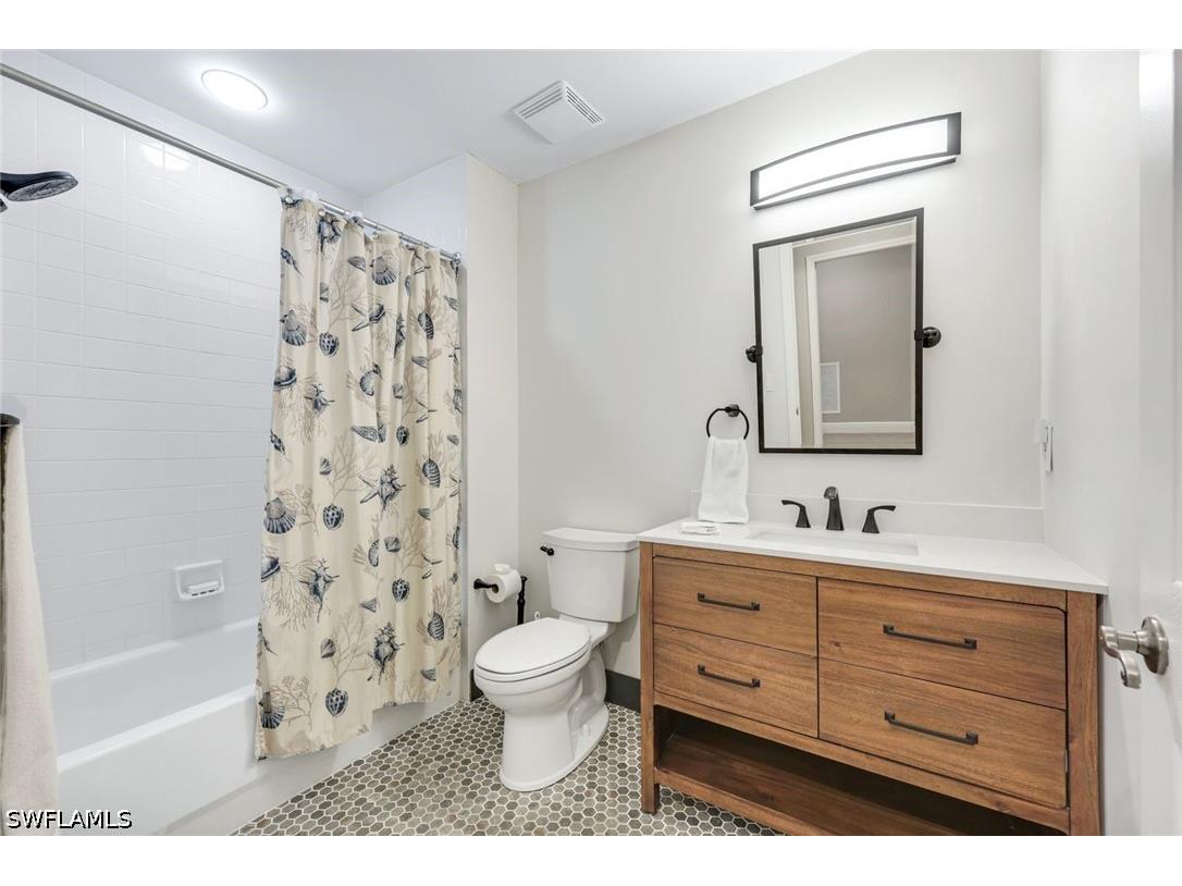 470 Launch Circle #403 Naples FL 34108 226018423 image16