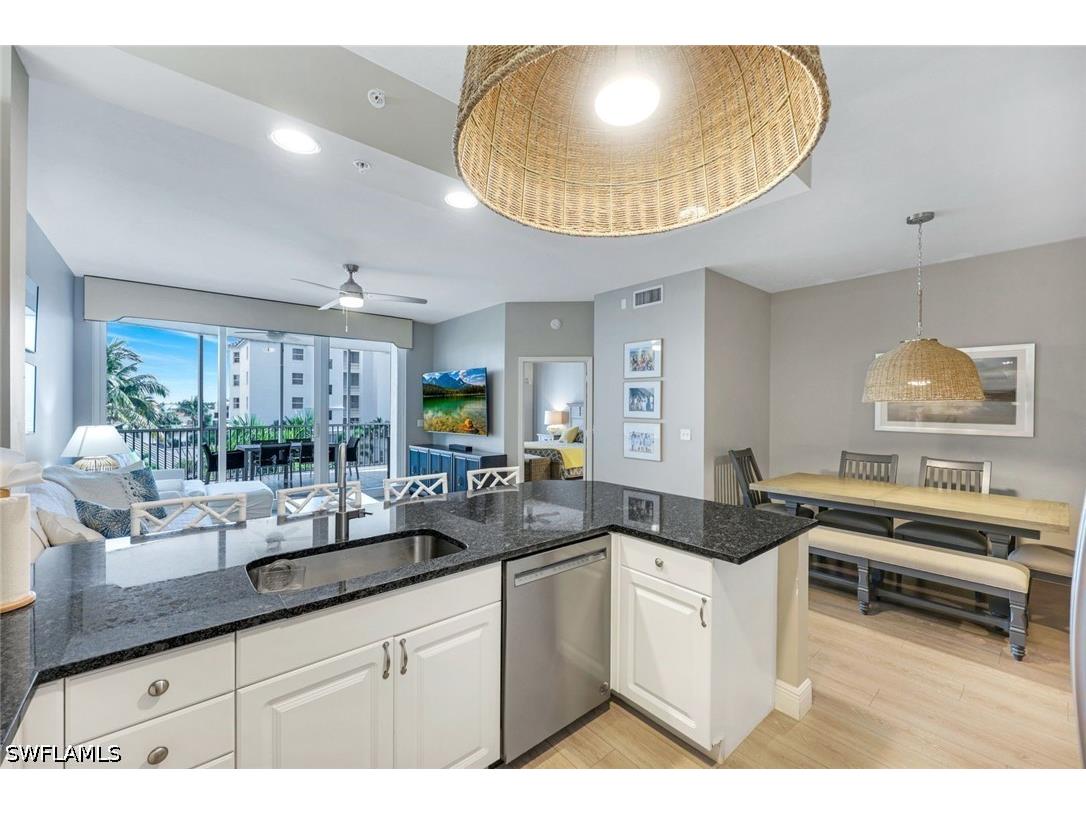 470 Launch Circle #403 Naples FL 34108 226018423 image8