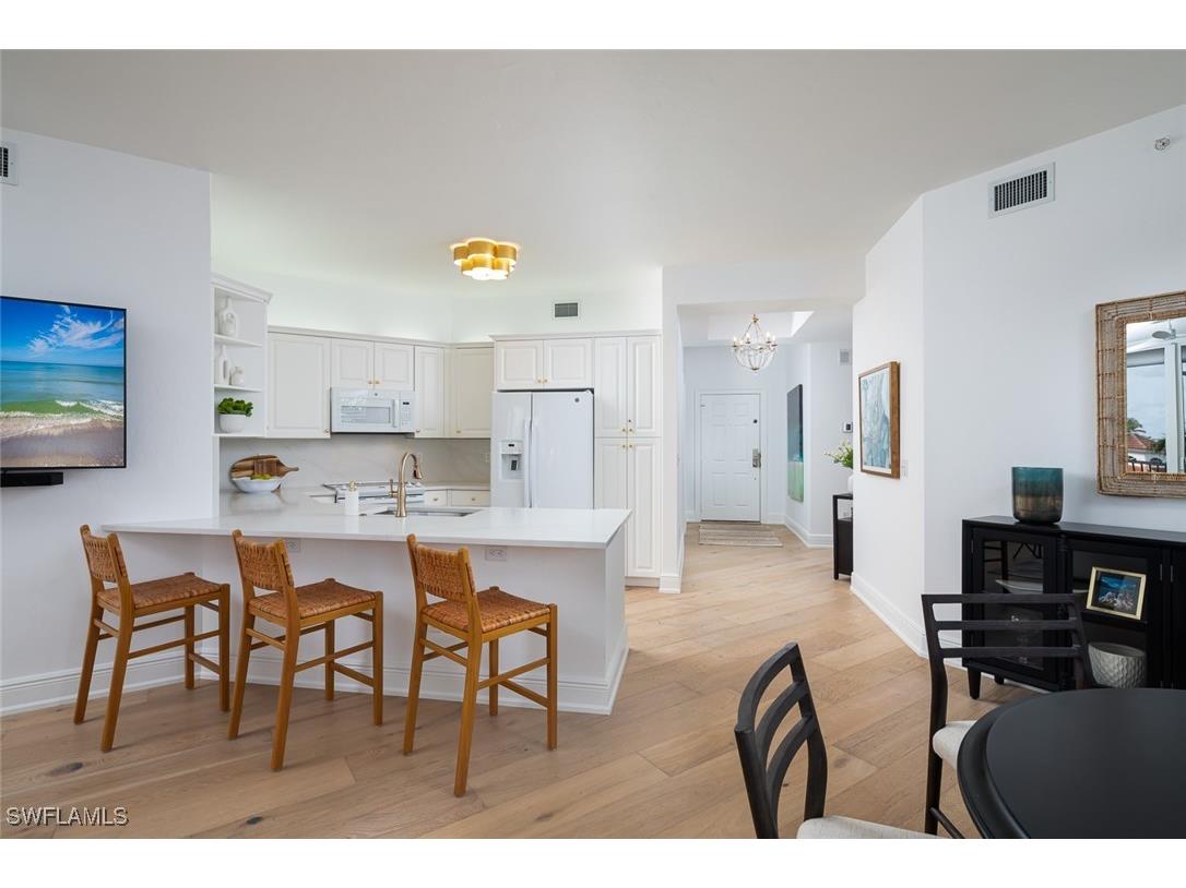 470 Launch Circle #V-401 Naples FL 34108 224064175 image6