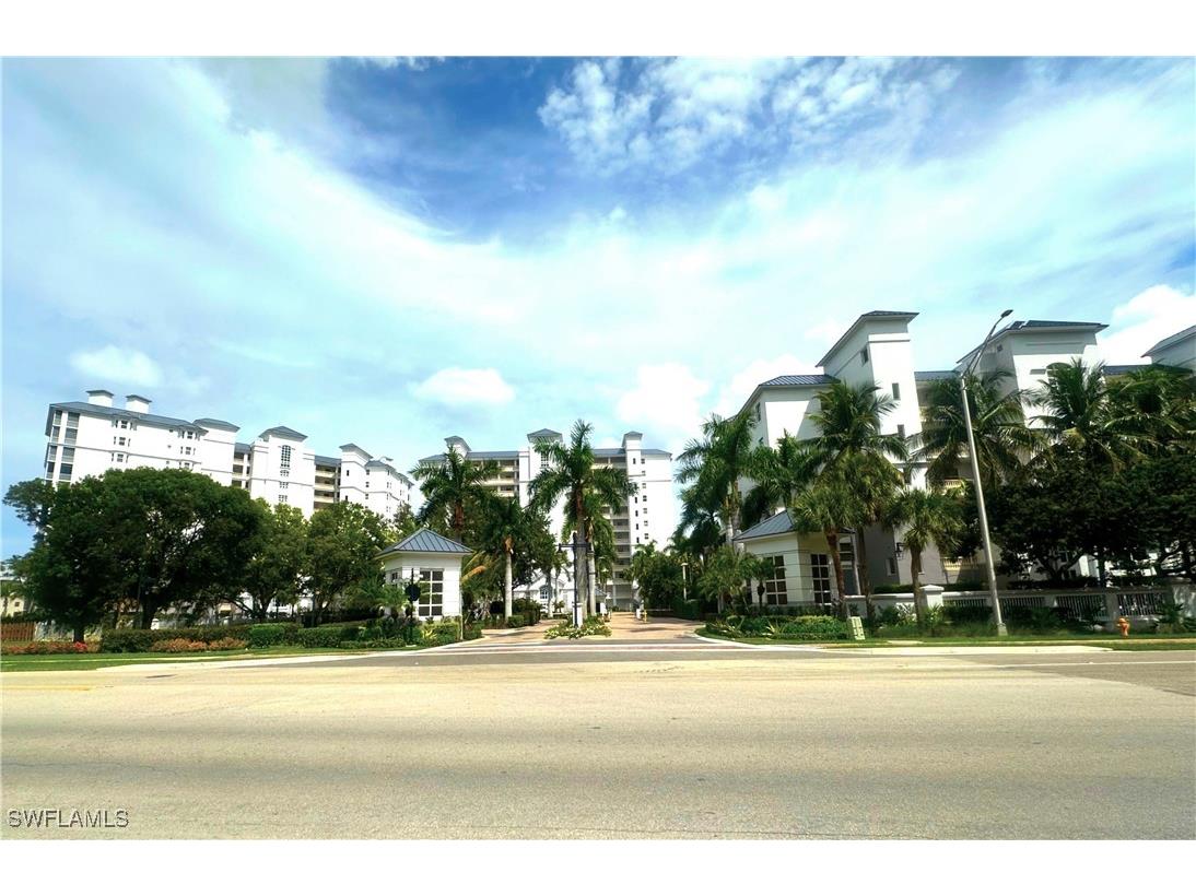 470 Launch Circle #V-503 Naples FL 34108 225043490 image1