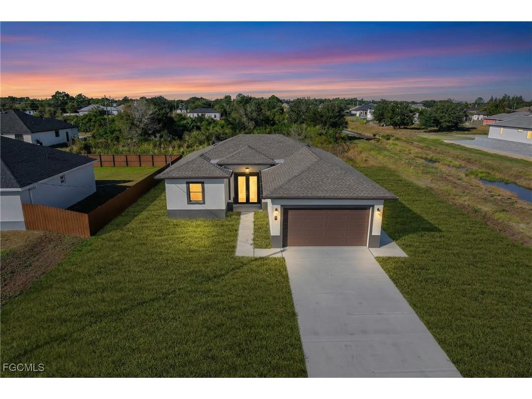 4700 Dora Avenue S Lehigh Acres FL 33974 2026001429 image1