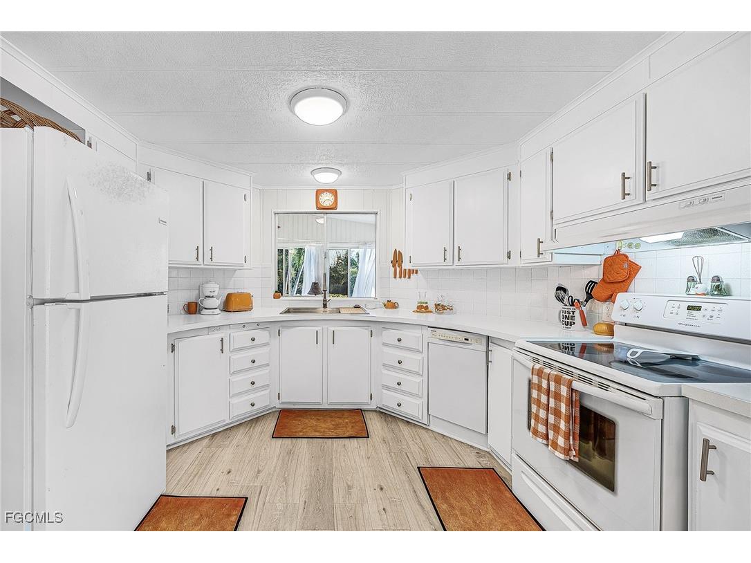 4700 Gulfgate Lane S Saint James City FL 33956 2025020934 image8