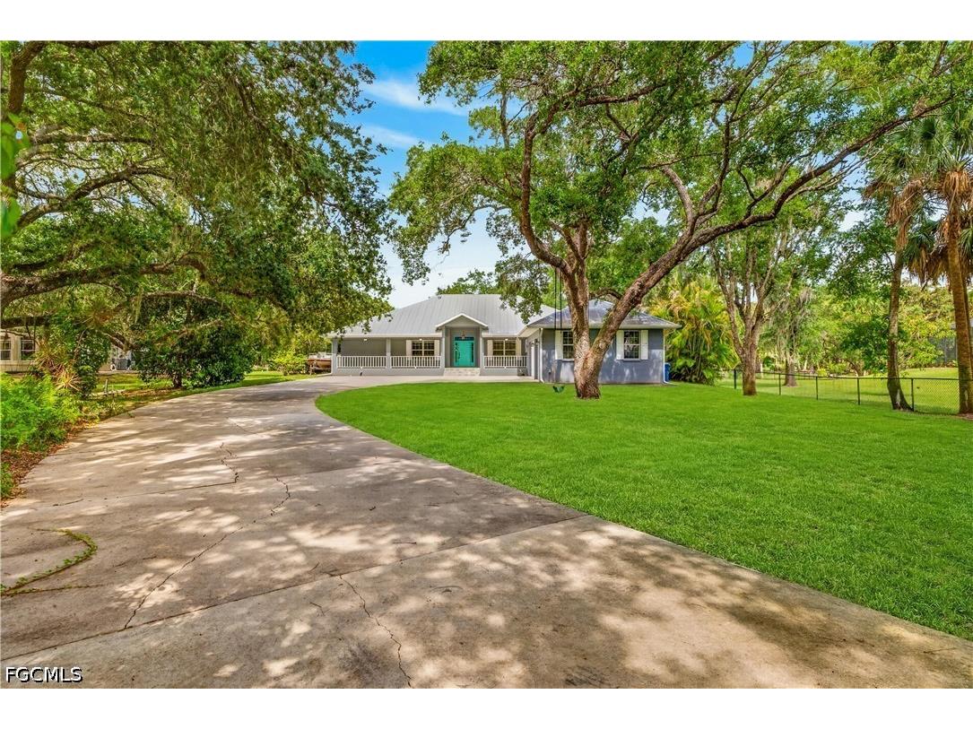 4701 Lone Pine Court Fort Myers FL 33905 2026023785 image1
