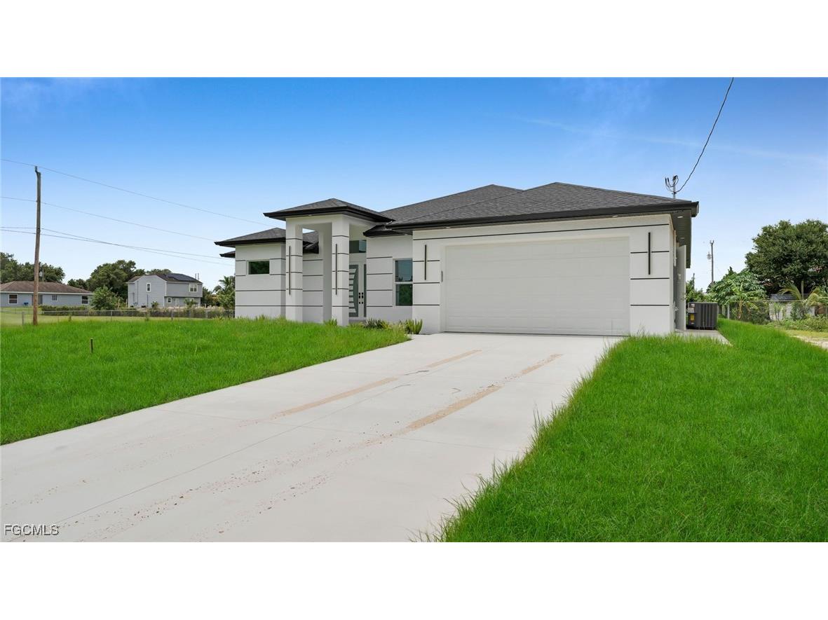 4704 Karen Avenue S Lehigh Acres FL 33976 2025007612 image1