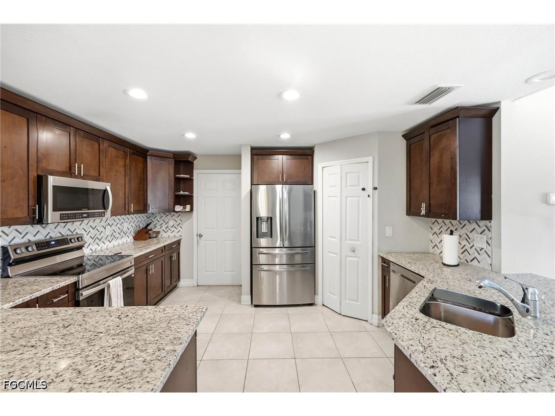4705 Dora Avenue S Lehigh Acres FL 33976 2026022634 image10