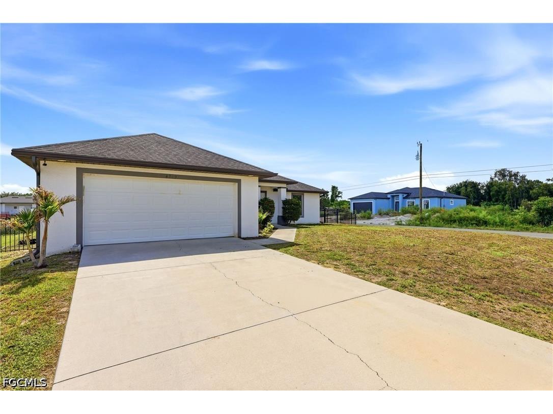 4705 Dora Avenue S Lehigh Acres FL 33976 2026022634 image2