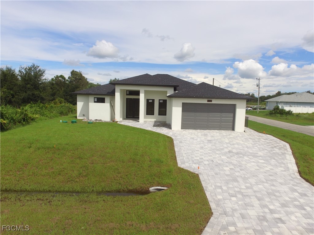 4705 Flora Avenue S Lehigh Acres FL 33976 2025010372 image1