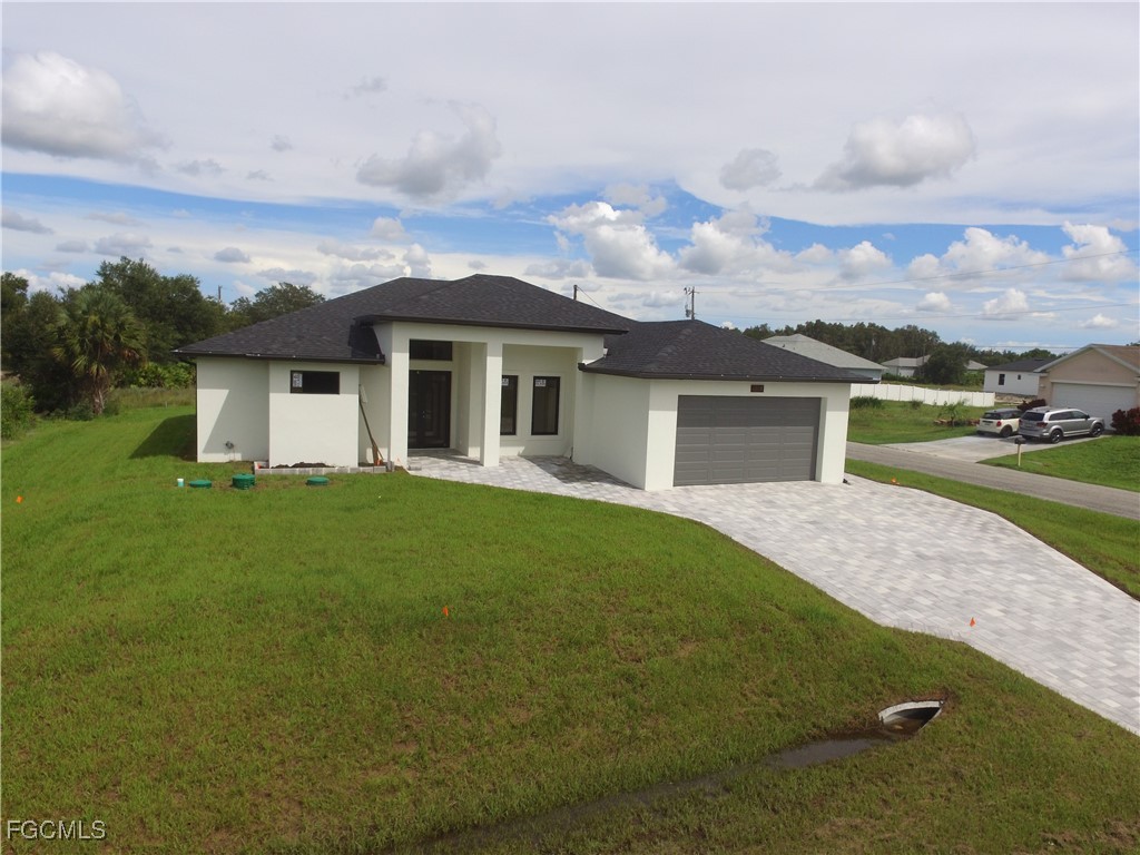 4705 Flora Avenue S Lehigh Acres FL 33976 2025010372 image2