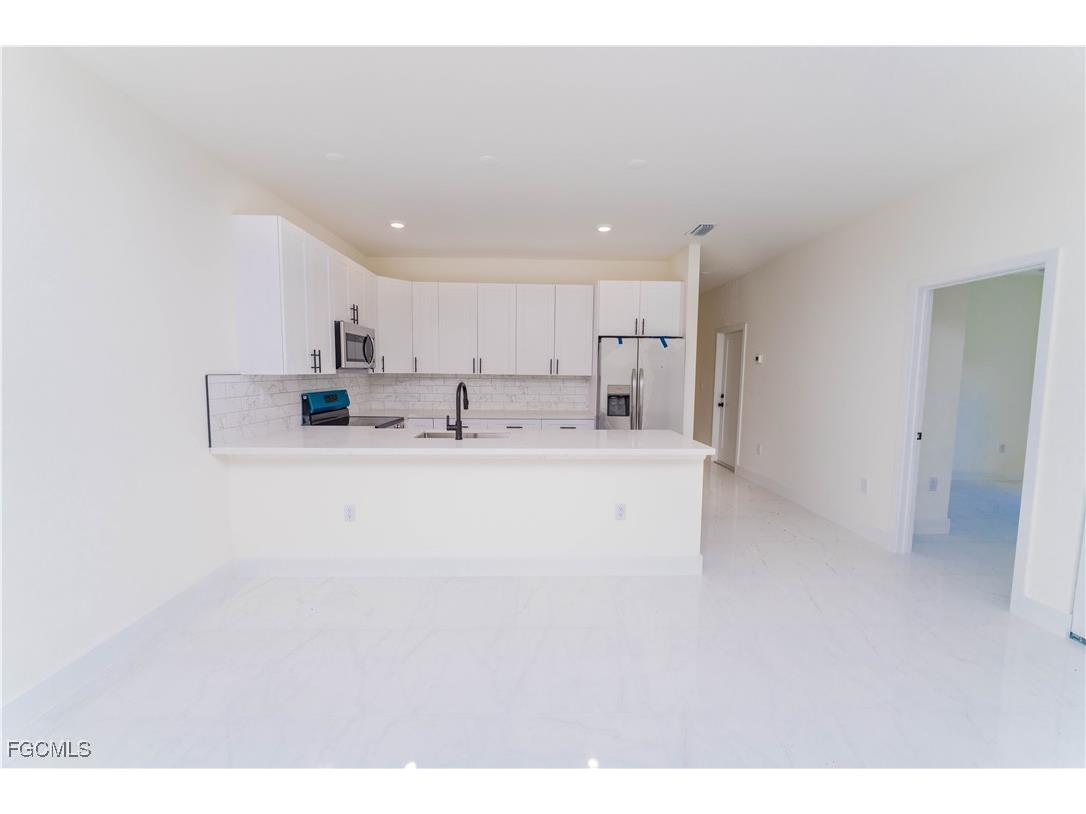 4706 27th Street SW Lehigh Acres FL 33973 2025004462 image8