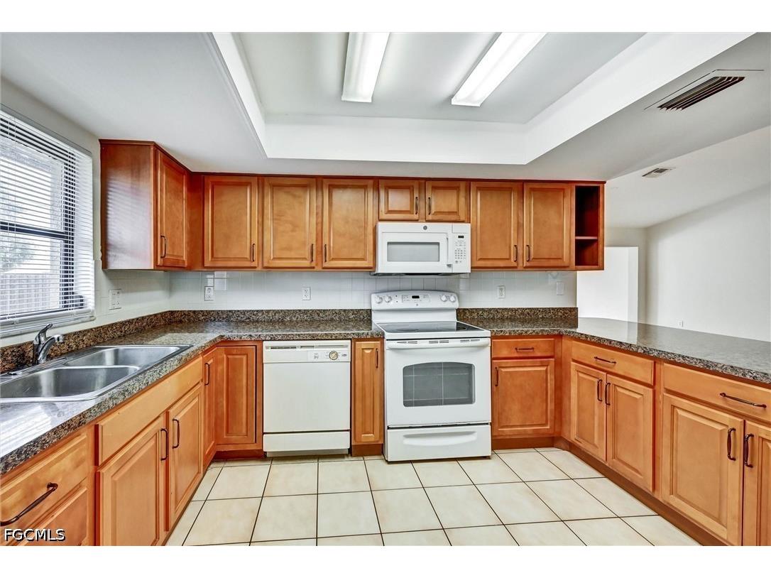 4707 SW 8th Place Cape Coral FL 33914 2025015827 image14