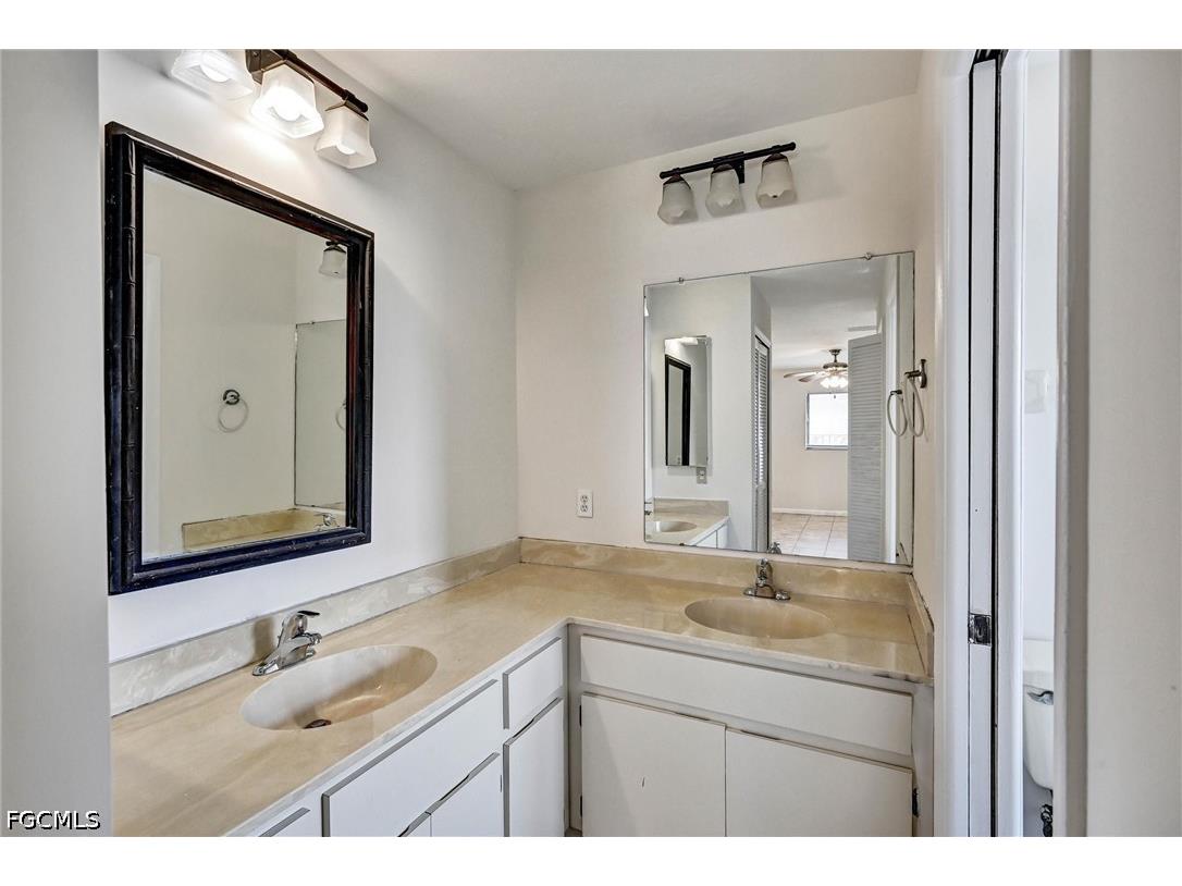 4707 SW 8th Place Cape Coral FL 33914 2025015827 image35