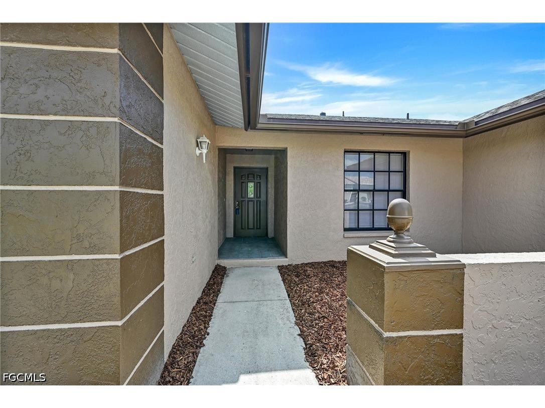4707 SW 8th Place Cape Coral FL 33914 2025015827 image9